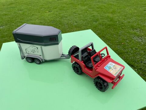 Jeep avec une remorque � chevaux (Van) Bruder 18 Petiville (76)