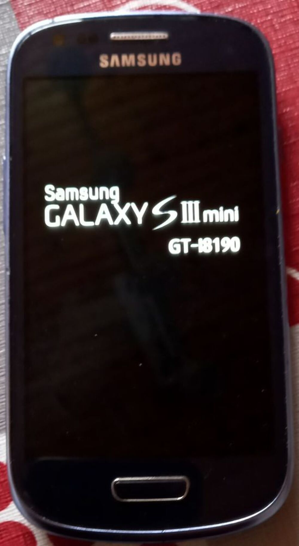 Mini Smartphone Samsung Galaxy S3 mini HT-I8190 noir
T�l�phones et tablettes