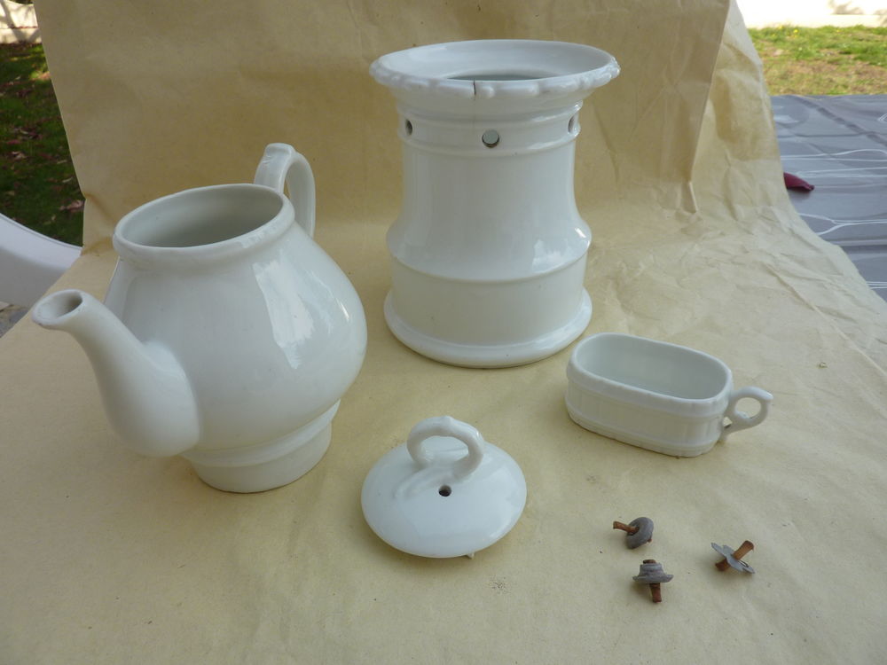 Tisani&egrave;re tr&egrave;s ancienne du 19e en porcelaine 