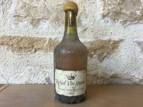 VIEUX VIN JAUNE 1981  Confrèrie Royal Vin Jaune  250 La Ferté (39)