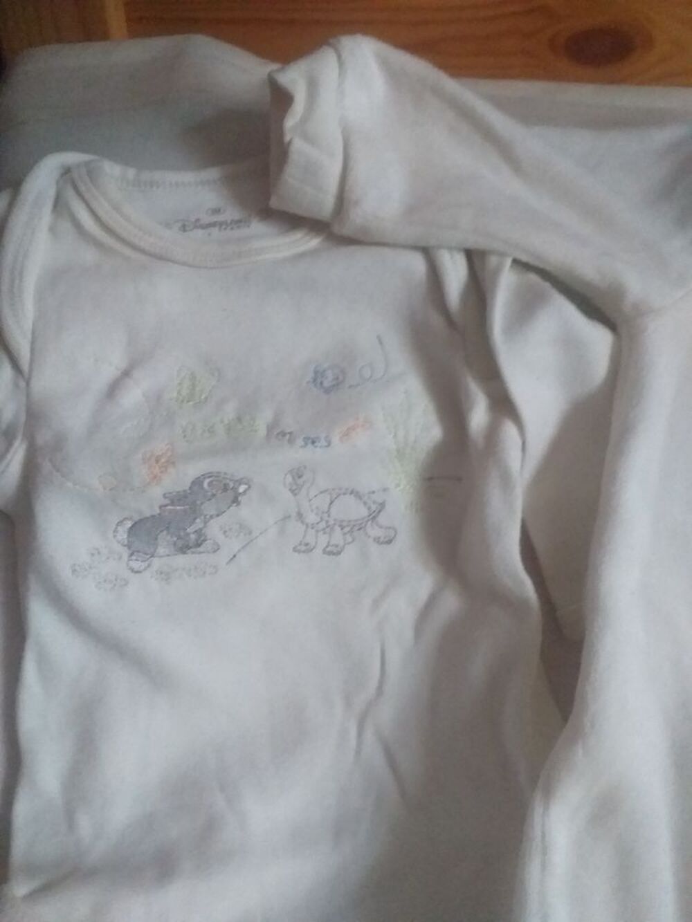 Lot pyjama - bodie - bavoir Marque Disney Vêtements enfants