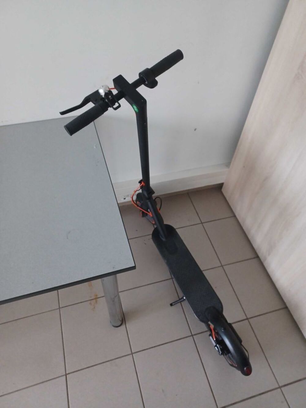 trottinette &eacute;lectrique sans chargeur Vélos