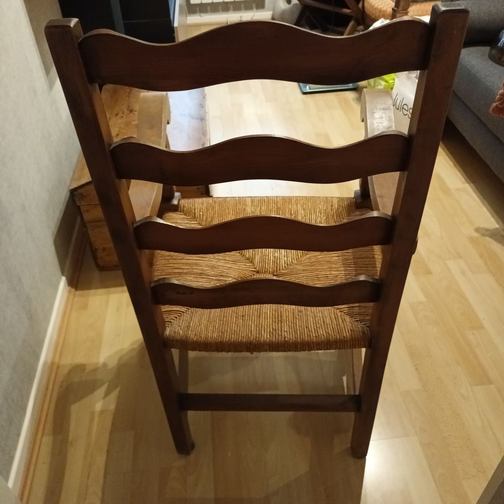 FAUTEUIL EN BOIS MASSIF; Meubles