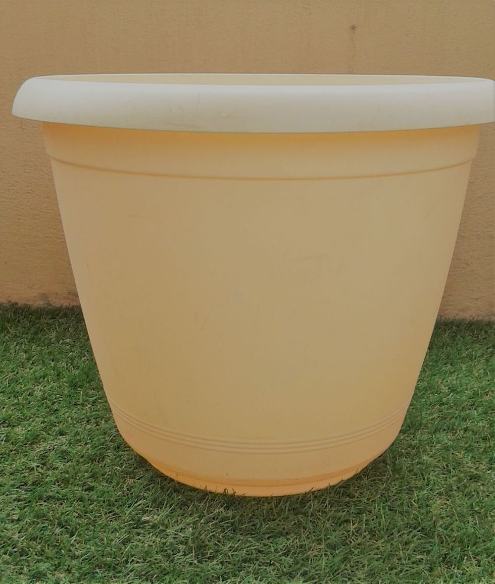 Pot de fleurs beige Jardin