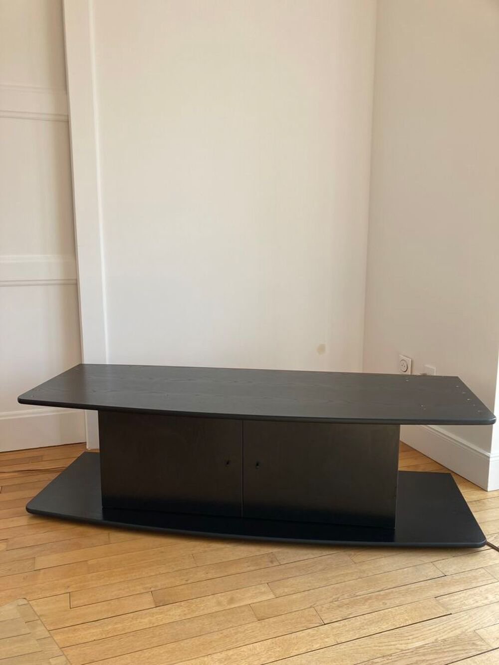 meuble de t&eacute;l&eacute; noir bois noir avec rangement int&eacute;rieur Meubles
