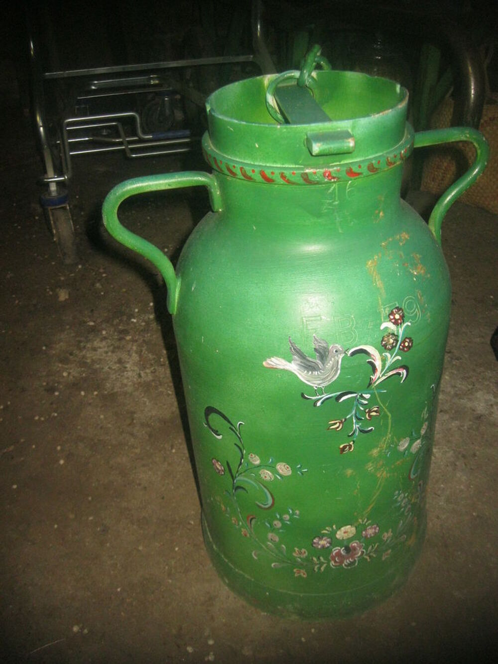 ANCIEN POT A LAIT Décoration