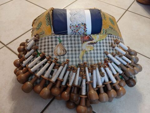 CARREAU DE DENTELLIERE 100 Saint-Germain-Laprade (43)