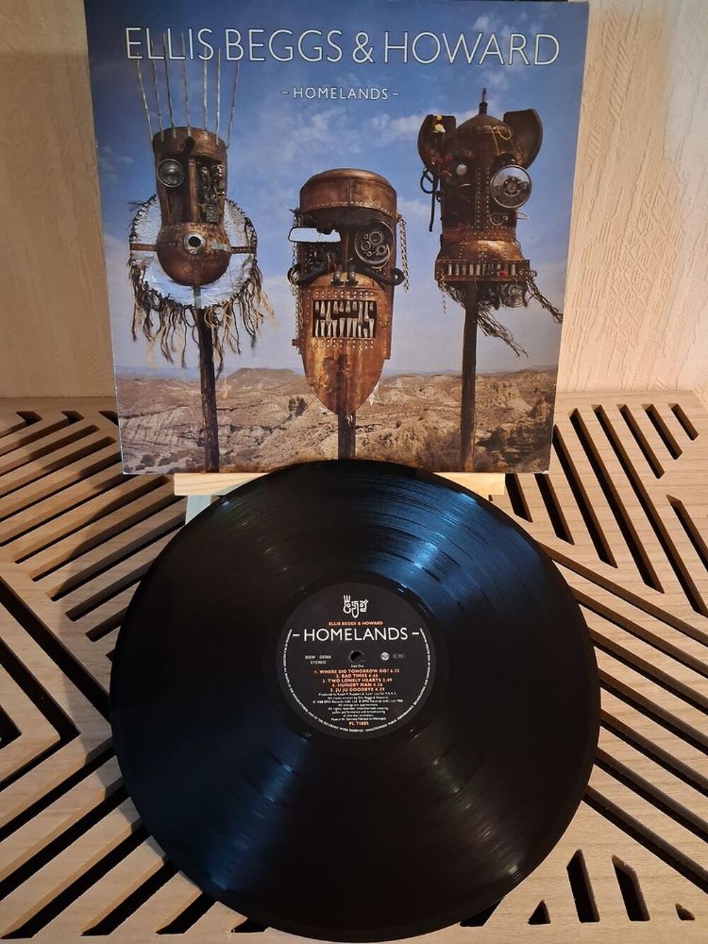 LP 33 TOURS Ellis Beggs &amp; Howard 
Homelands
CD et vinyles