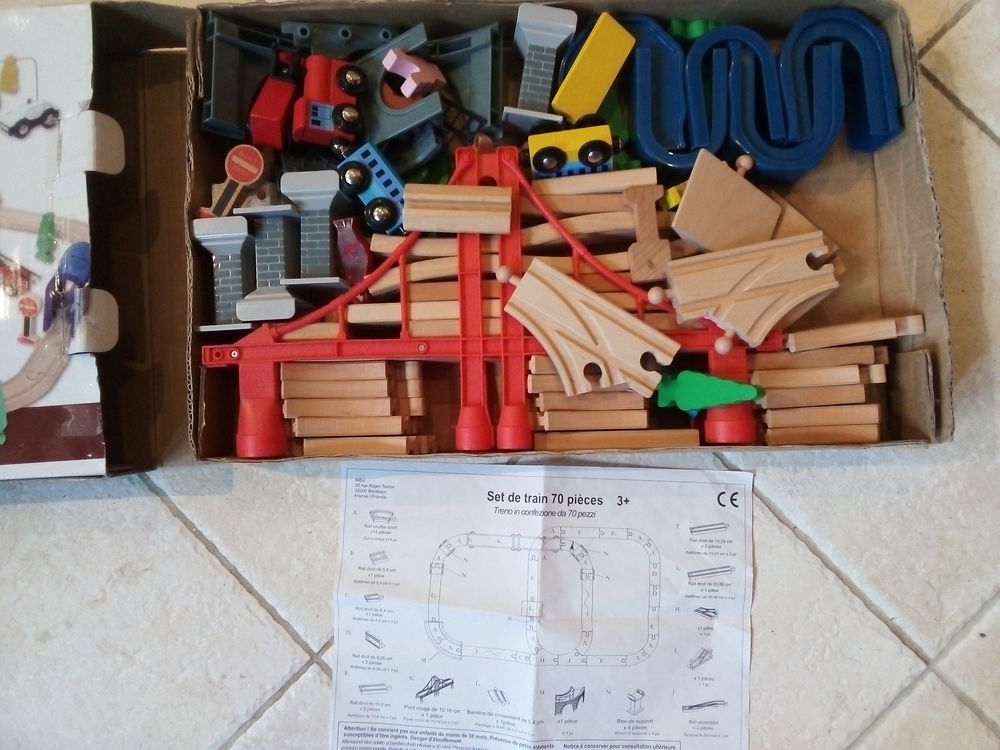 Circuit et set de train en bois 70 pi&egrave;ces Jeux / jouets