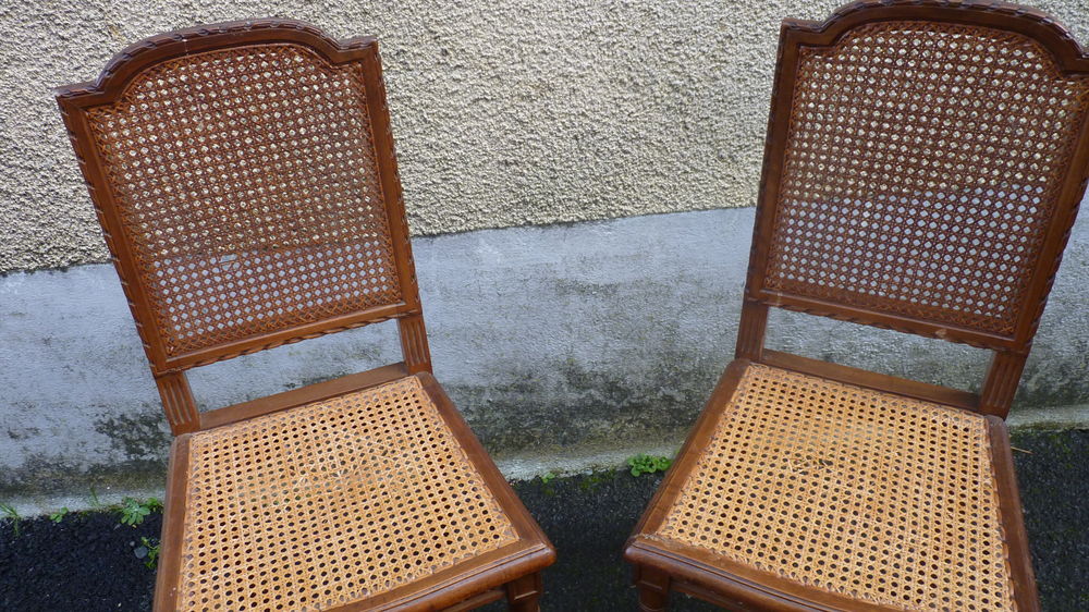 Lot de 2 chaises cann&eacute;es vintage
Décoration