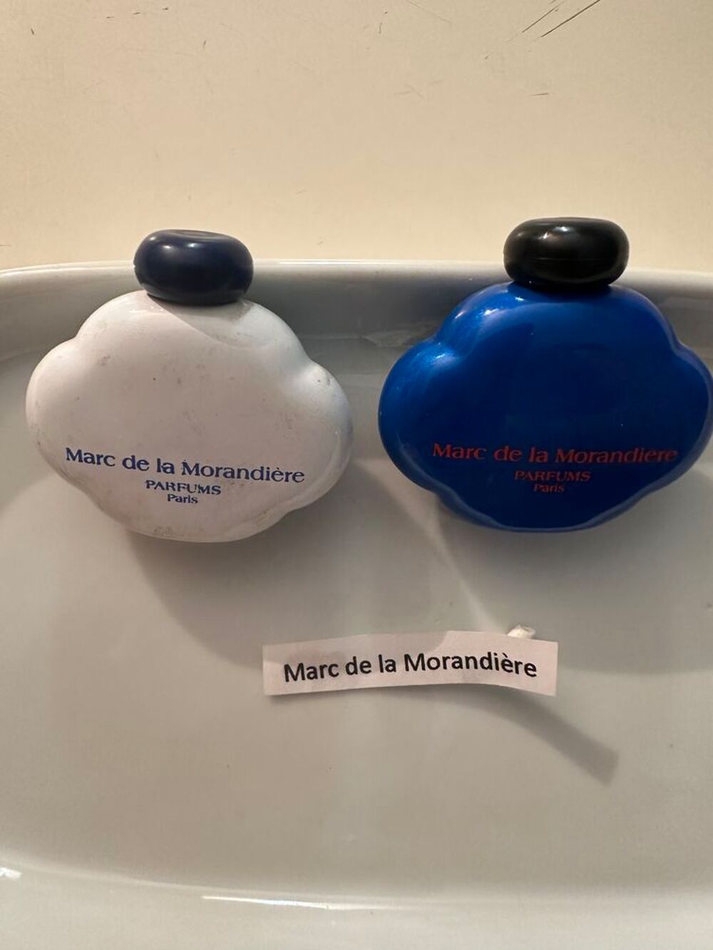 Lot de 100 miniatures de parfum de grandes marques 