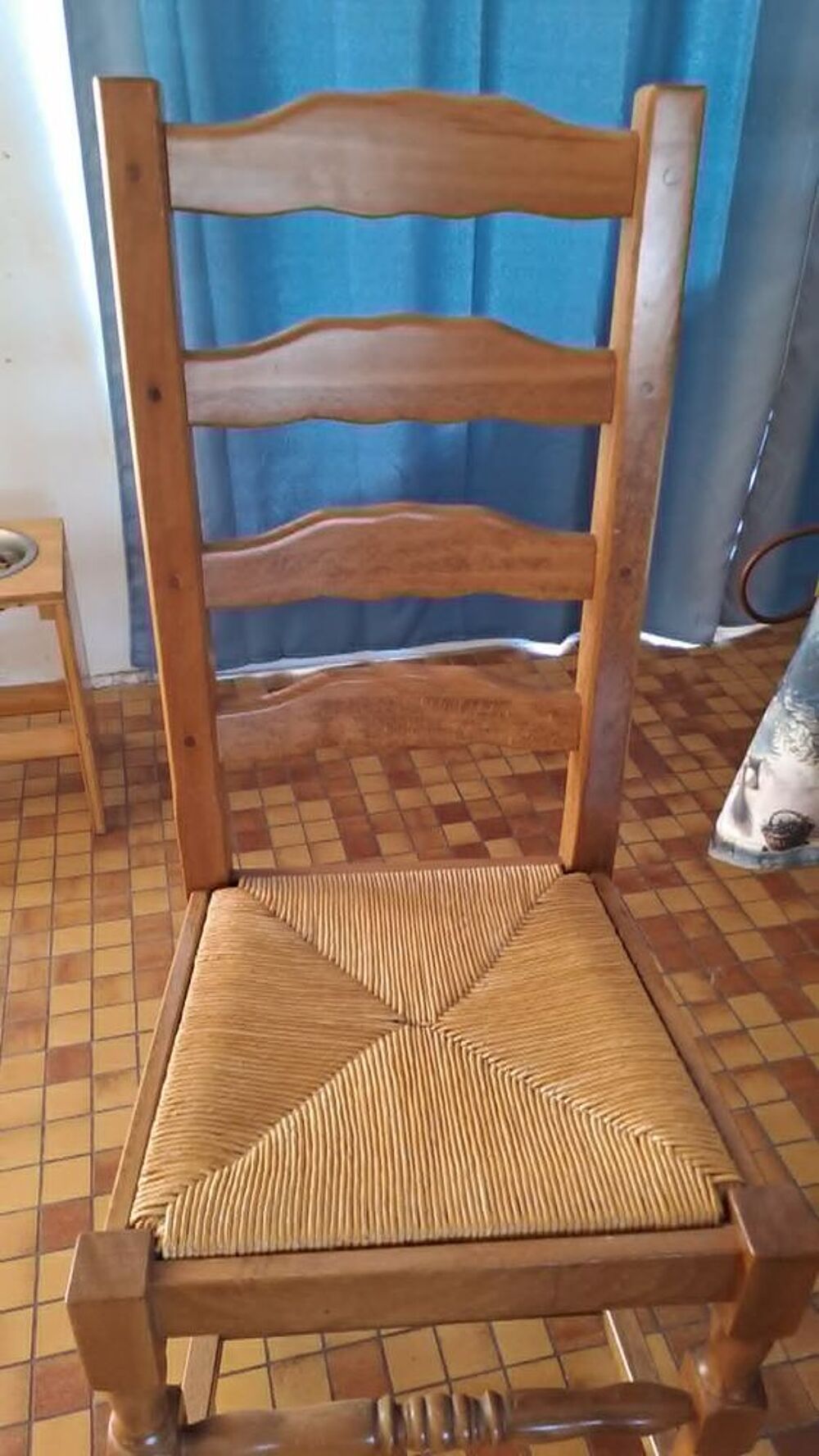 8 Chaises bois assise paille - 50 euros Meubles