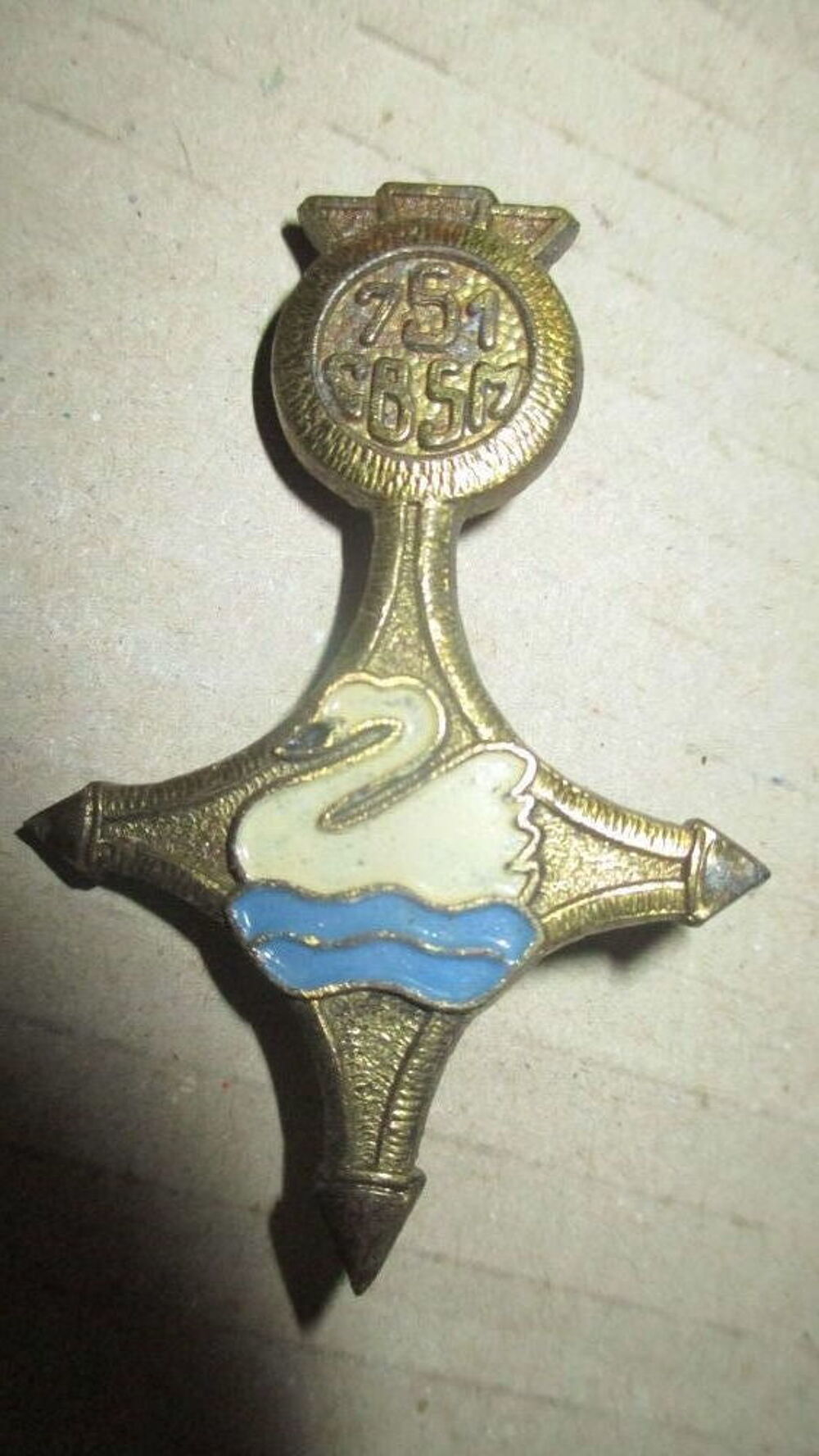 tr&egrave;s rare insigne militaire. 