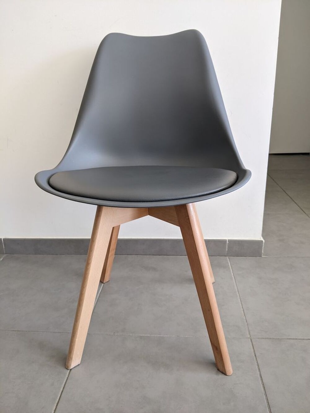 Lot de 2 chaises scandinaves &Eacute;tat neuf. Meubles