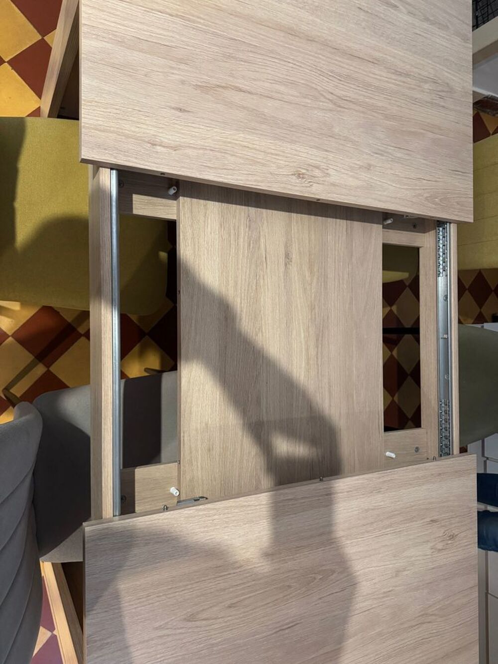 table en bois + 6 chaises en tr&egrave;s bon &eacute;tat Meubles