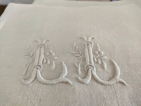 NAPPE ET SERVIETTES ASSORTIES  LL  Saint-Quentin-la-Poterie (30)