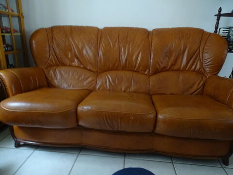 canapé trois places et deux fauteuils 300 Ucel (07)