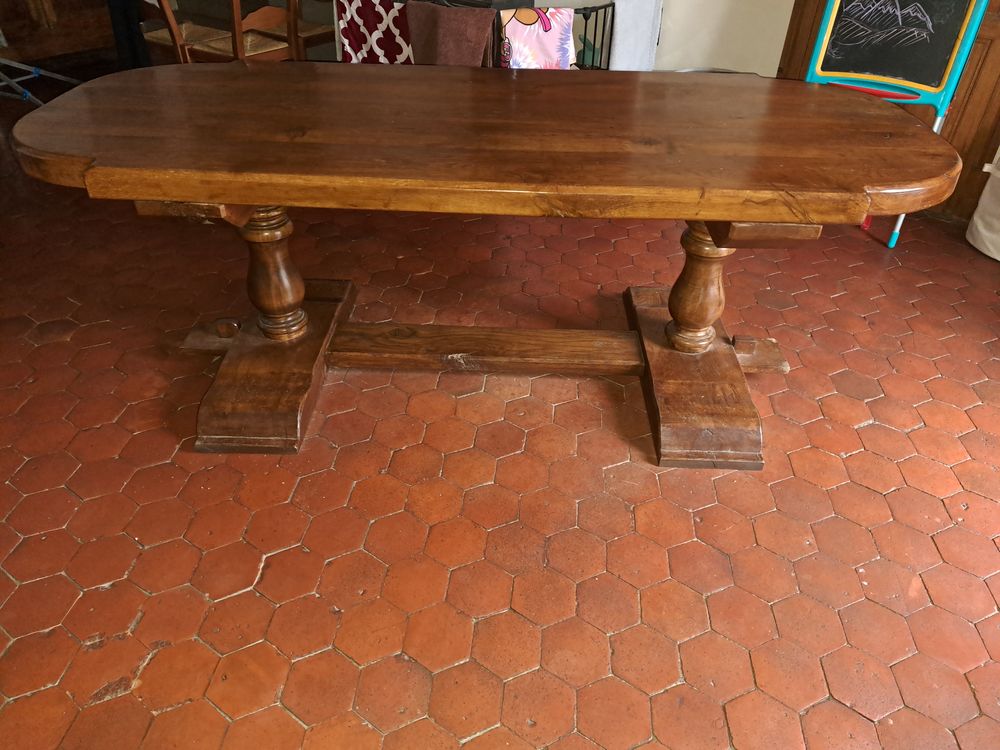 Table ch&ecirc;ne et chaises 
Contact par mail.
Meubles