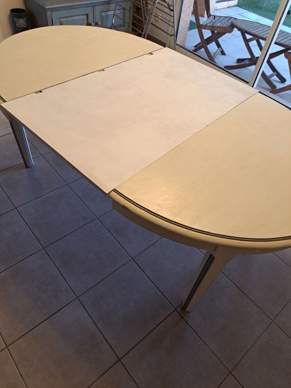 Table repas ovale pouvant accueillir jusqu'&agrave; 10 convives Meubles