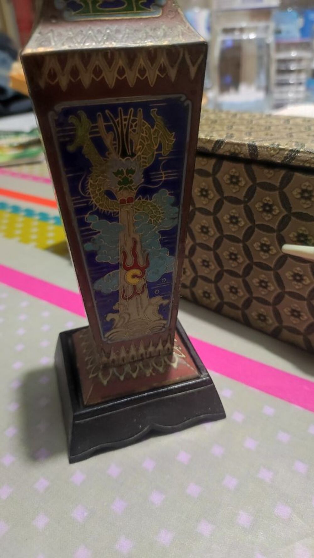Petit vase chinois cloisonn&eacute; et &eacute;mail vintage des ann&eacute;es . Décoration