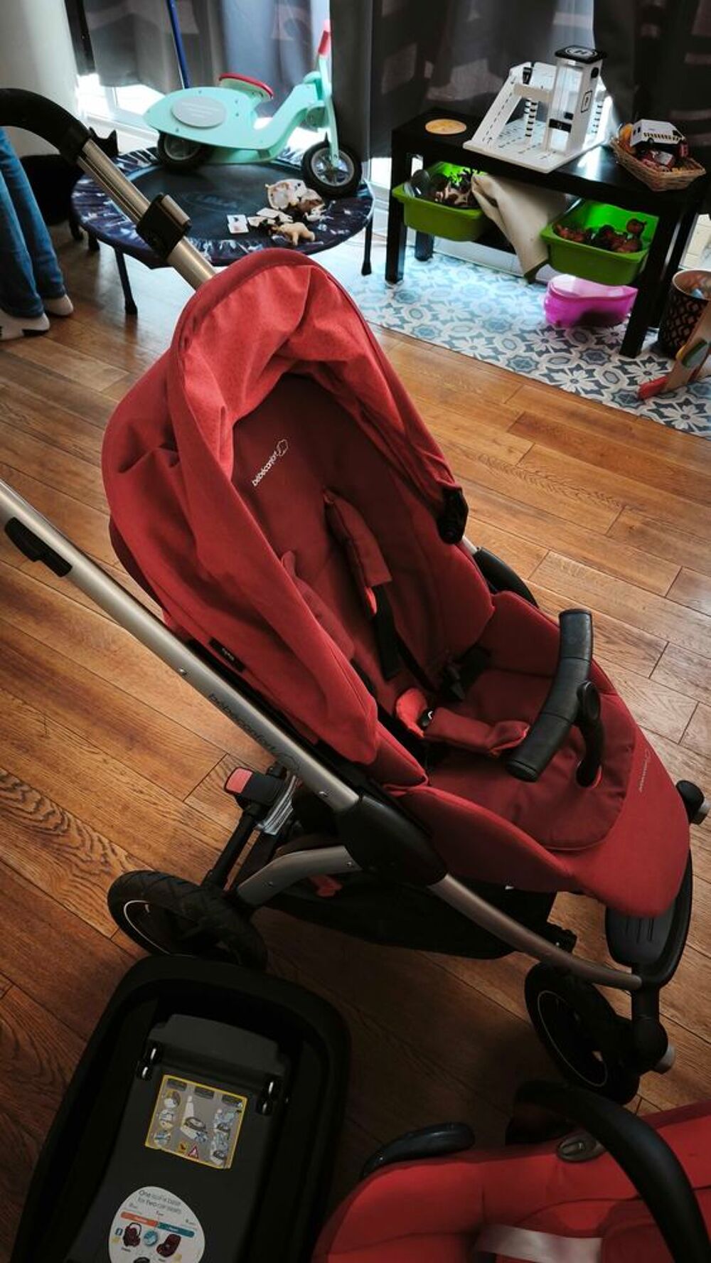 Poussette B&eacute;b&eacute; Confort Loola + cosy + 2 bases ISOFIX FamilyFix €" Excellent &eacute;tat Puériculture