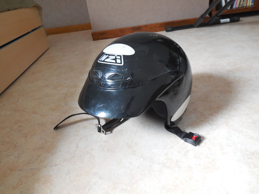 CASQUE marque NZI SINGLE - Noir Sports