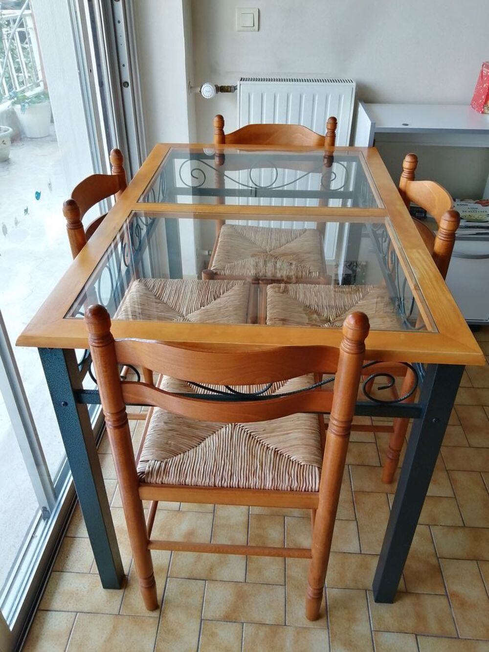 ENSEMBLE TABLE BOIS ET VERRE + 4 CHAISES PAILLEES Meubles
