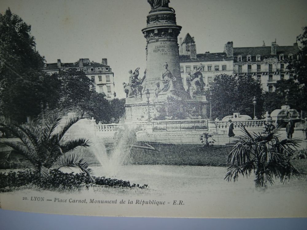 Cartes postales anciennes de Lyon, Bordeaux, Nantes 