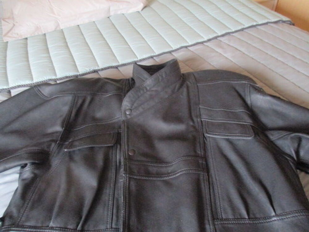 BELLE VESTE CUIR NOIR DE QUALITE. Vêtements