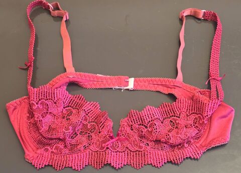 Soutien gorge rouge avec dentelles 95B 3 Marseille 13 (13)