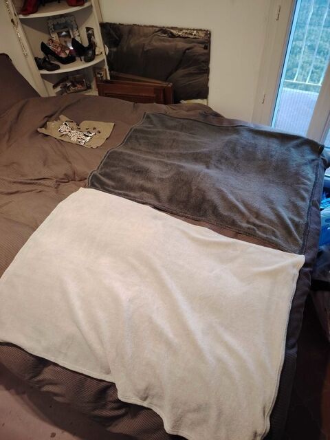 Nombreuses couvertures pour b�b� 5 Tourette-du-Ch�teau (06)