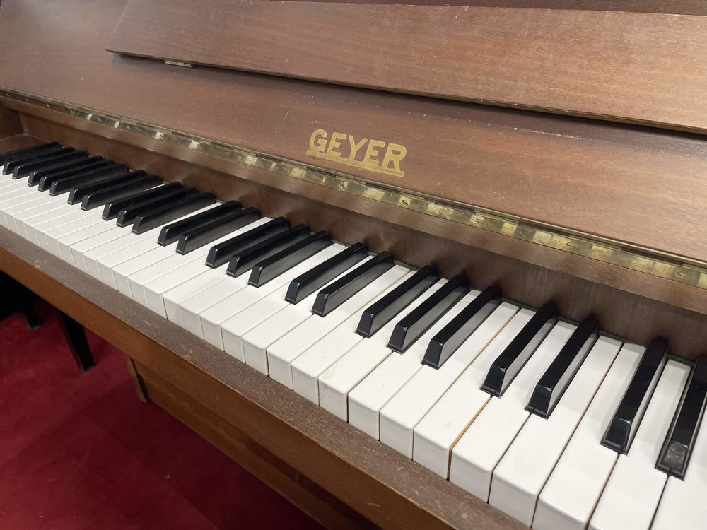 Piano droit Geyer 109 Noyer Instruments de musique