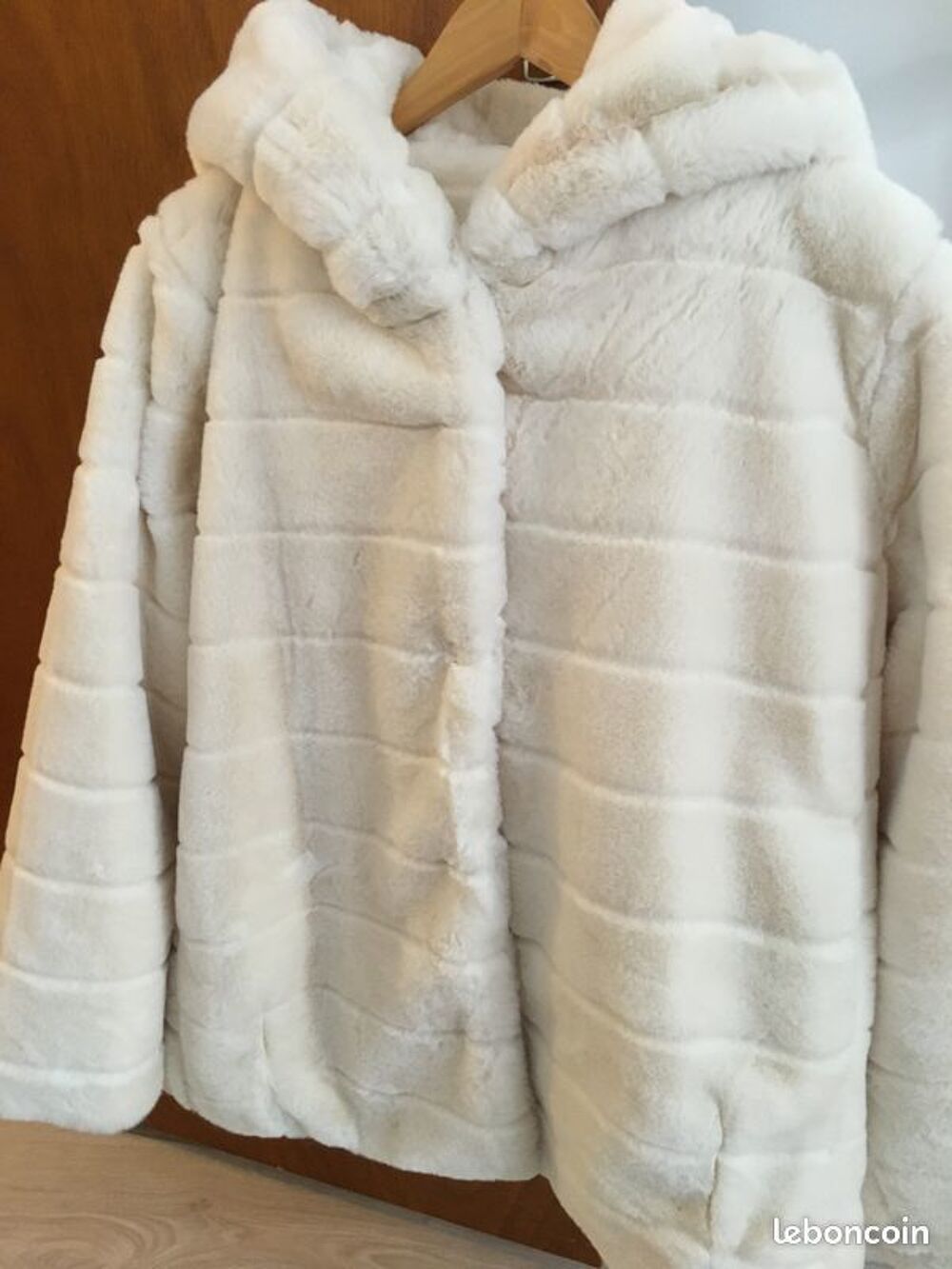 Veste d'hiver femme en fourrure synth&eacute;tique Vêtements