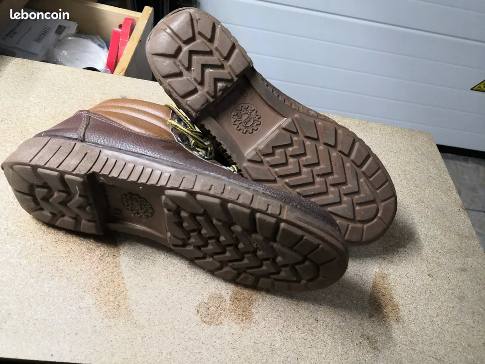 Chaussures de s&eacute;curit&eacute;
Pointure 41 ? Neuf sans &eacute;tiquette Chaussures