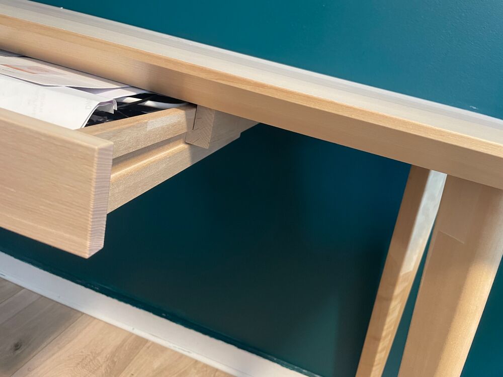 Bureau IKEA avec un tiroir Meubles