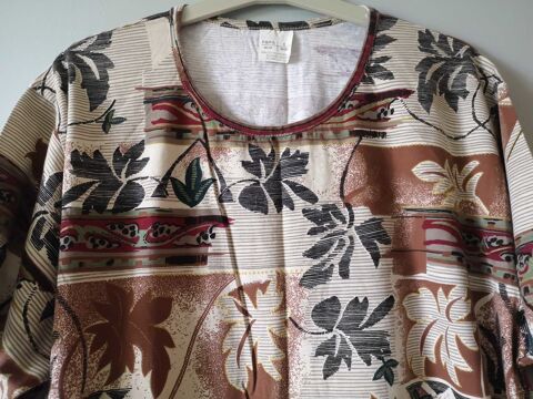 Tee-shirt femme Coloré, vintage. Taille 46/48. Neuf sans étiquette. 10 Thégra (46)