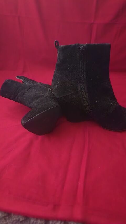 Boots BATA en daim noir ? Taille 36 ?  bon état 12 Digne-les-Bains (04)