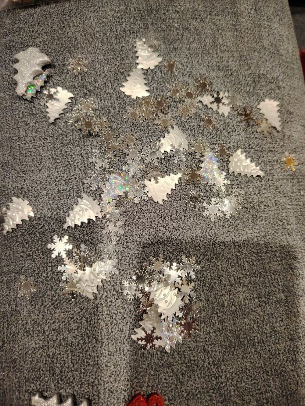 DECORS DE TABLE ET RUBANS PAPIERS DE NO&Euml;L. Décoration