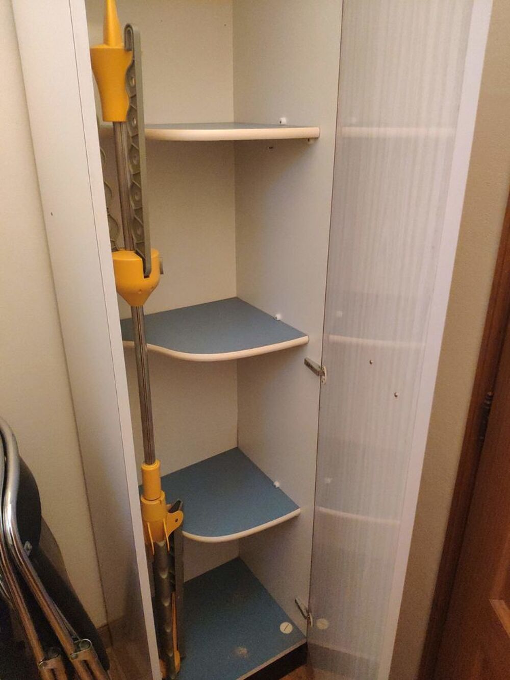 Meuble haut &agrave; balai formica blanc parfait &eacute;tat Meubles