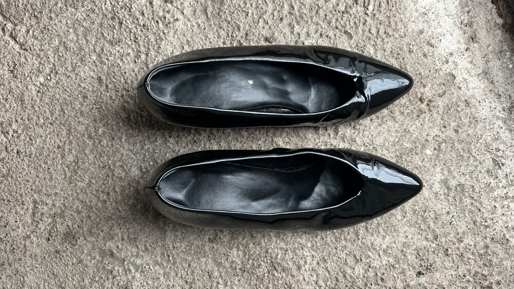 CHAUSSURES ESCARPINS NOIRS VERNIS Chaussures