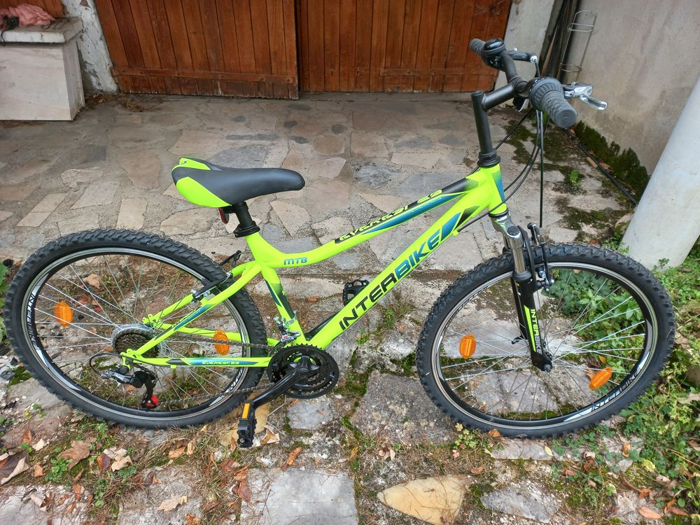 1 v&eacute;lo neuf V�los
