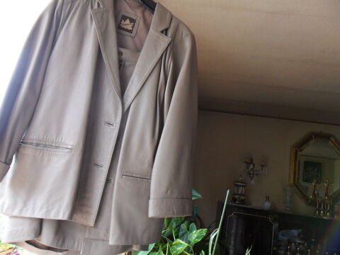 tailleur femme en cuir 100 Agen (47)