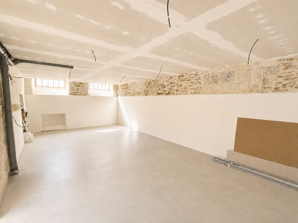 Location Parking/Garage NANTES HYPERCENTRE ? Grand garage / espace de stockage sécur Nantes