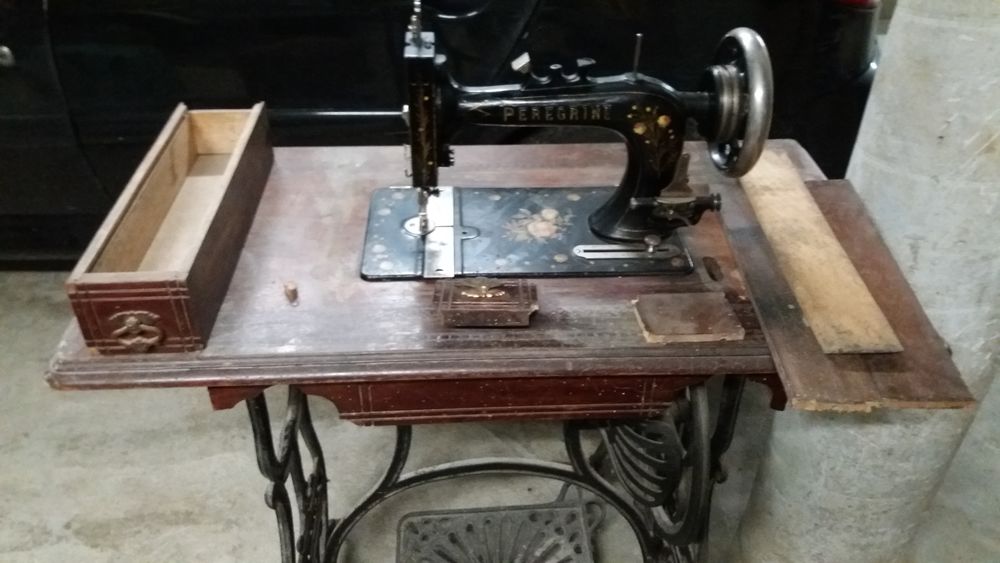 Machine &agrave; coudre PEREGRINE ann&eacute;es 1930 Meubles