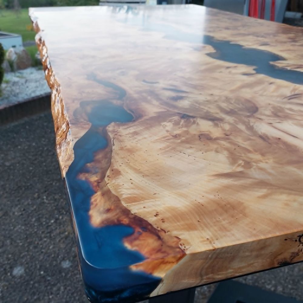 Table &agrave; manger neuve et unique en loupe de Peuplier et r&eacute;sin Meubles