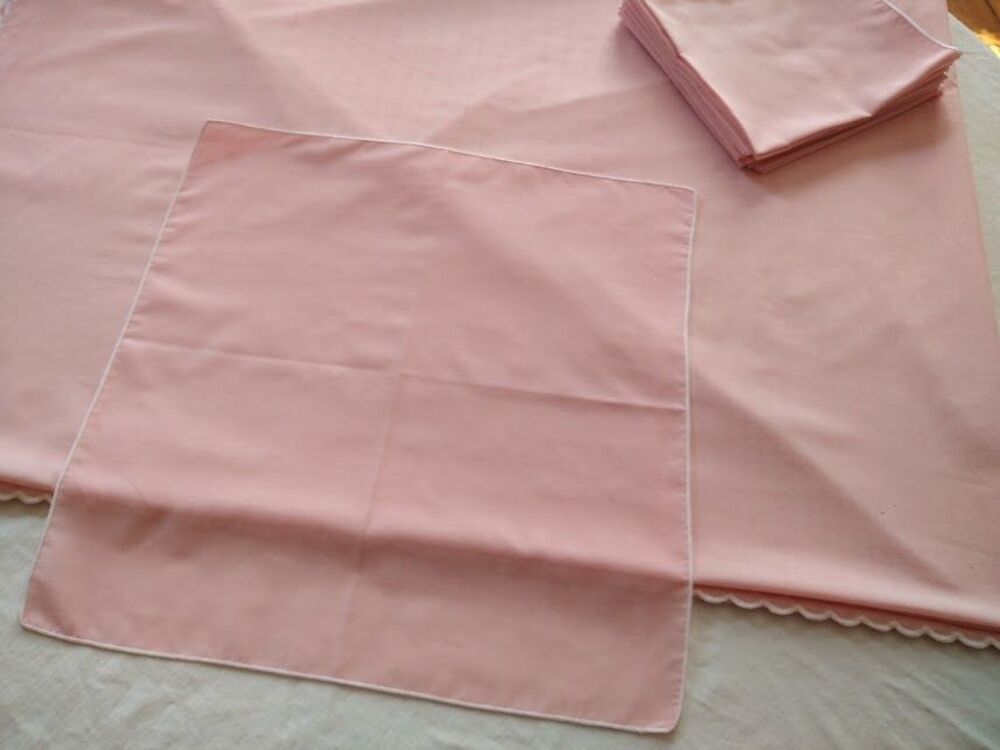 Nappe rose + 12 serviettes assorties Décoration