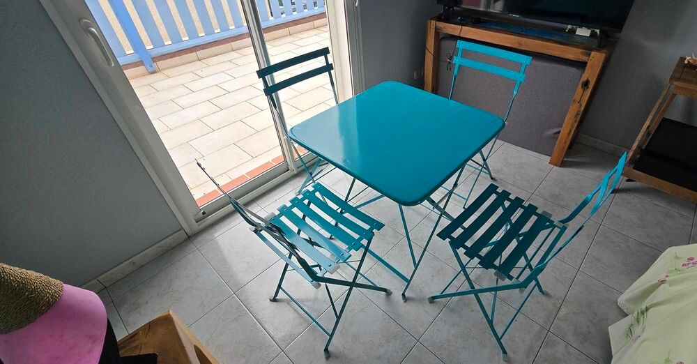 Table bistrot et ses 4 chaises Meubles