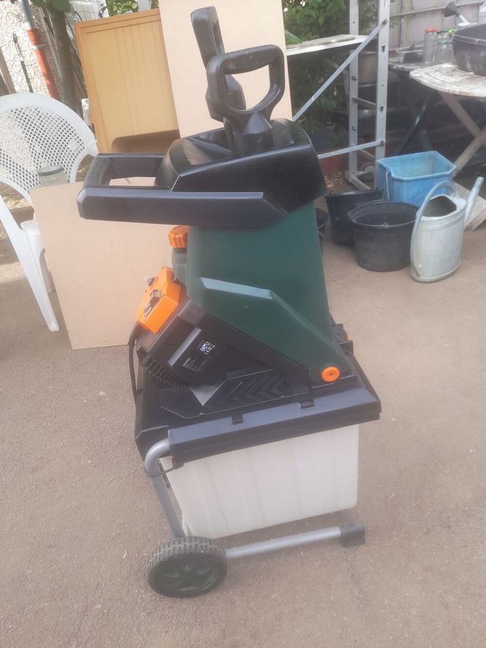 broyeur v&eacute;g&eacute;taux et branche Jardin