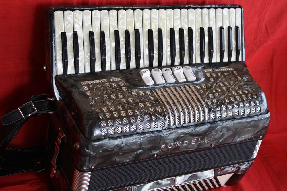 Accord&eacute;on RONDELLI - Lady. Instruments de musique