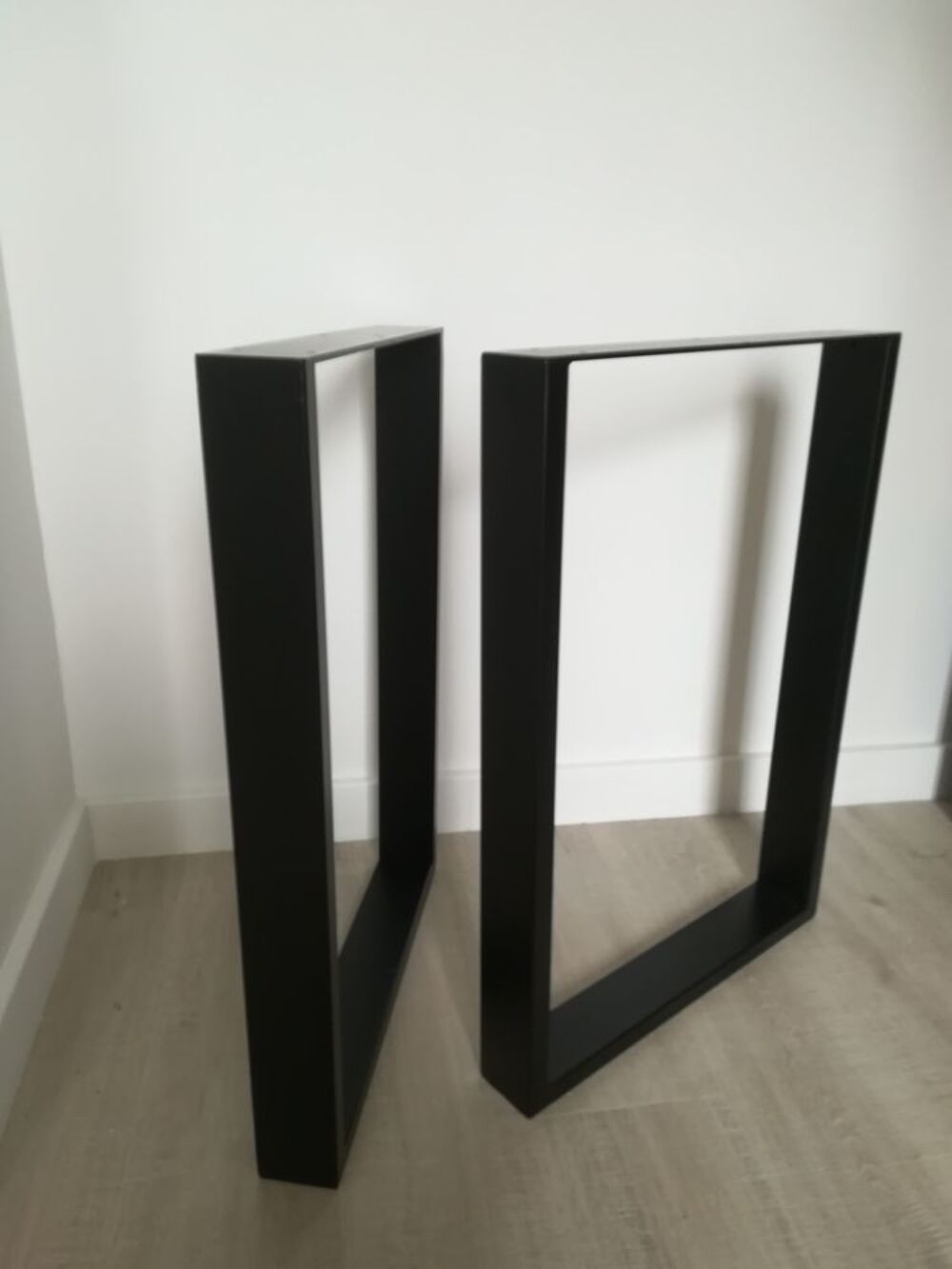 Pieds de table m&eacute;tal noir Décoration